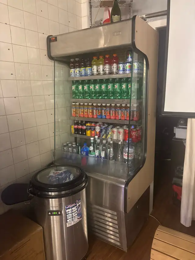Drinks - Commercial display fridge (vintage) in Industrial Kitchen Supplies in City of Toronto - Image 2