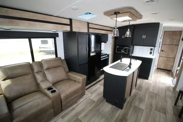 2022 330RL Outback in Fishing, Camping & Outdoors in Lloydminster - Image 8