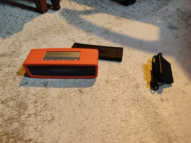 Bose Soundbar Bluetooth speaker in Speakers in Markham / York Region - Image 3