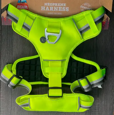 High visibility bright yellow, nighttime reflective. Neoprene padding for extra comfort. Water-resis...