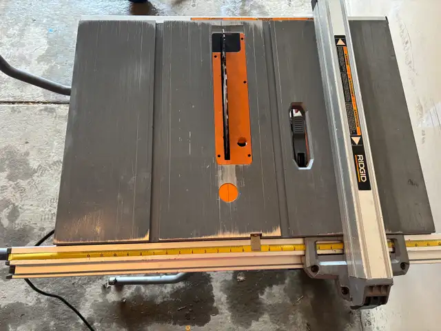 RIDGID Table Saw with Folding Stand in Power Tools in Edmonton - Image 8