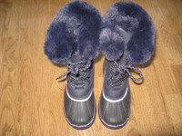NEW / NEUF women's -20 C winter boots 200g 3M thinsulate size 6