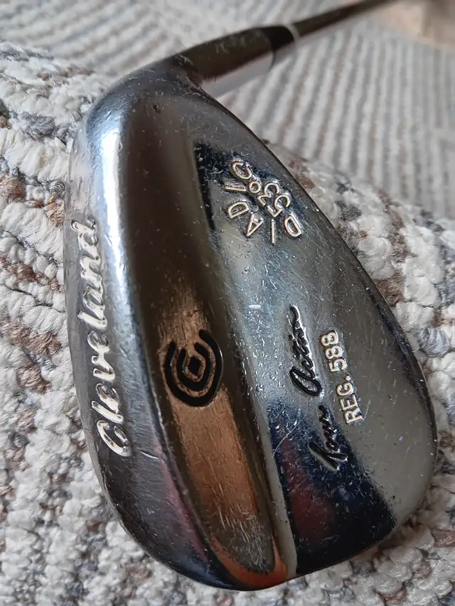 R/Hand - TWO Mens Cleveland Scoring Wedges in Golf in London - Image 4