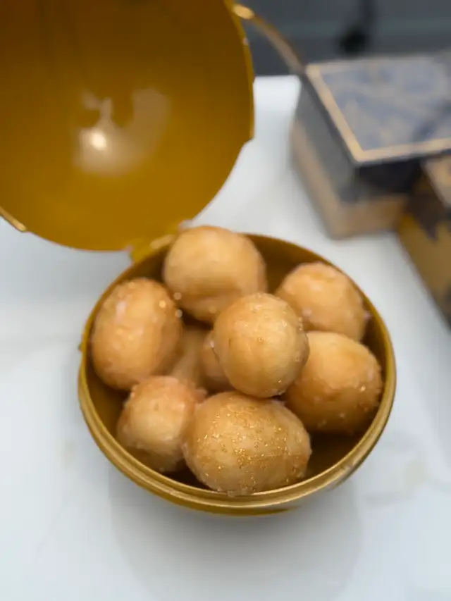 Golden Snitch Timbits Holder