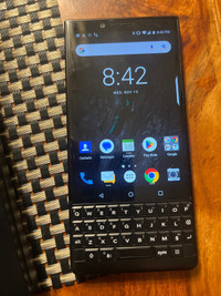 Blackberry Key2 - unlocked and in excellent condition