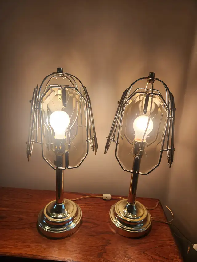 PAIR OF VINTAGE BRASS & SMOKED-GLASS TABLE LAMPS in Indoor Lighting & Fans in Oakville / Halton Region - Image 6