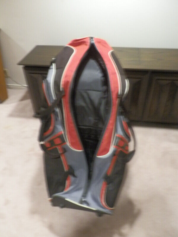 golf bags including travel unit in Hobbies & Crafts in Ottawa - Image 3