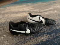 Nike black and white Tiempo soccer cleats - Size 8.5 - Used