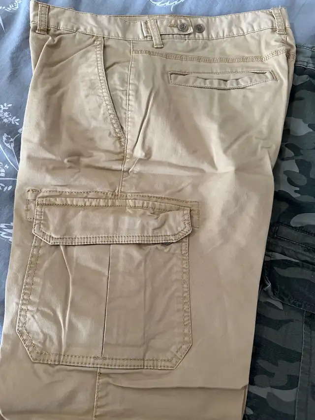 3 BRAND NEW PANTS (2 Cargo , 1 Jean)size 33 & 34 in Men's in Regina - Image 8
