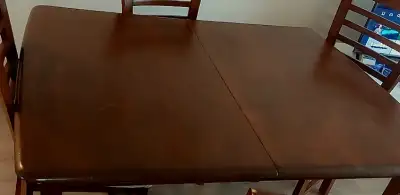 Table en bon état