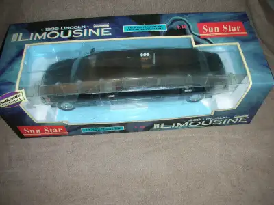 Die Cast 1:18 Scale 1999 Lincoln Limousine, View more