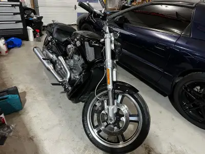 Selling for my sister It’s available so don’t ask Selling my husbands Harley Davidson VRSCF VROD Mus...