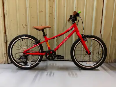 This Louis Garneau LG4 is a great bike for a 7-8 year-old, the same weight and quality as renowned (...