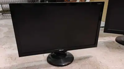 Works great. Acer - $20 Flatron - $20 Asus 27 inch - $70 Hp - 20 inch- $20