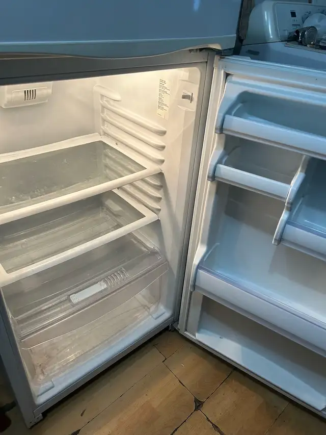 Réfrigérateur Whirlpool in Refrigerators in Trois-Rivières - Image 3