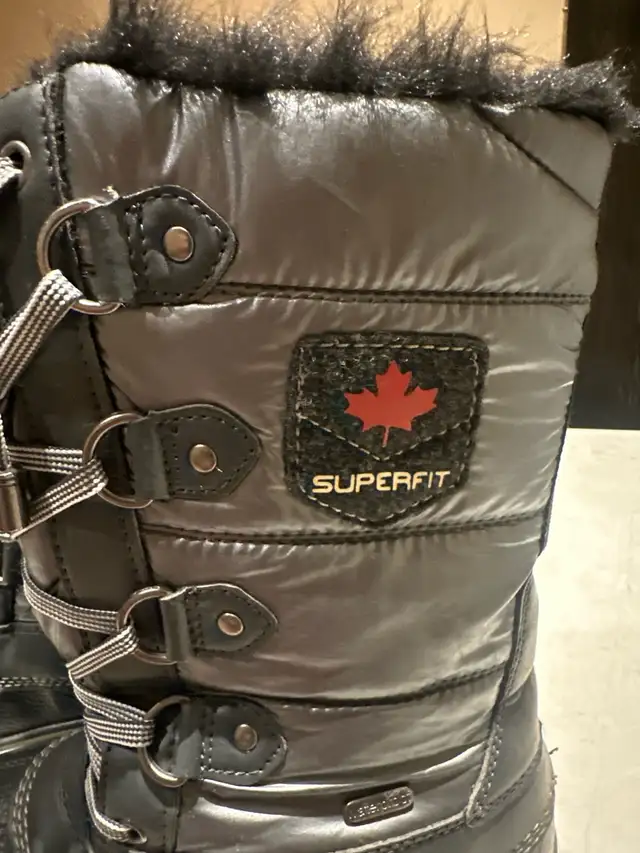 women snow boots waterproof size 8 in Women's - Tops & Outerwear in Oakville / Halton Region - Image 3