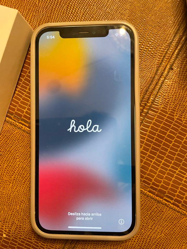 i phone 12-128 GB dans Téléphones cellulaires  à Ville de Montréal