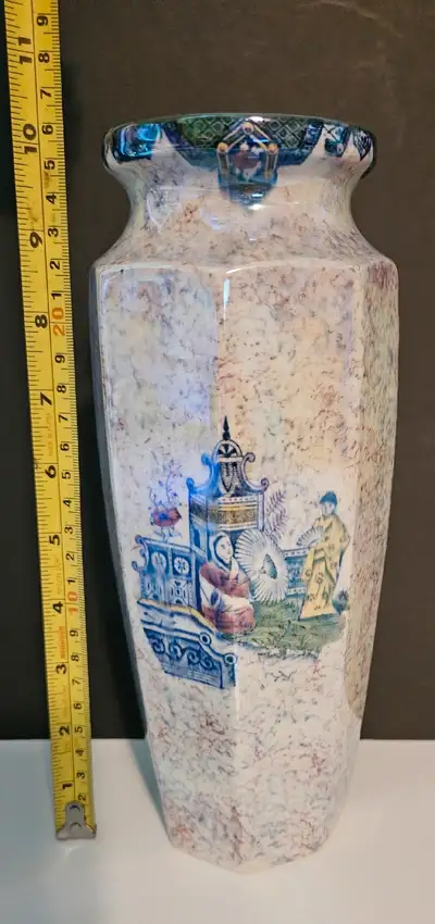 Glossy porcelain Chinese vase