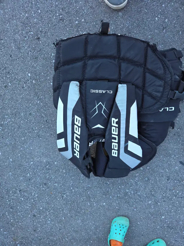 Goalie equipment in Hockey in Oshawa / Durham Region - Image 10