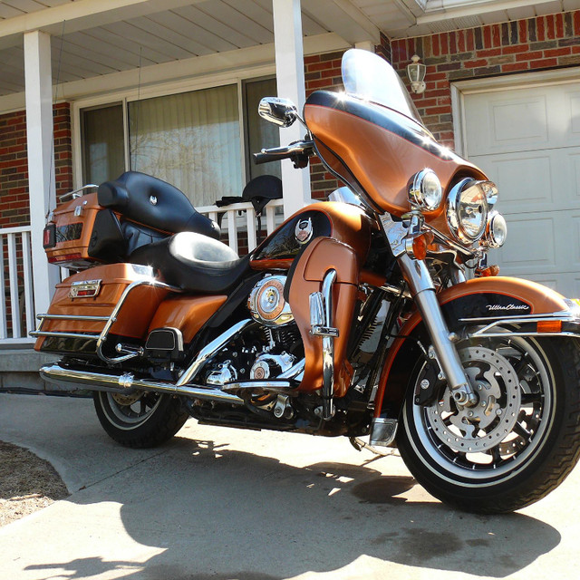 105TH ANNIVERSARY ULTRA CLASSIC LIMITED EDITION HARLEY-DAVIDSON in Touring in Chatham-Kent - Image 2