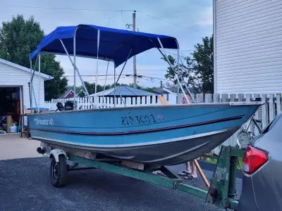 Bateau Princecraft Hollyday LX 16,9 pieds en aluminium avec toit rétratable. Remorque, 2 moteurs et...