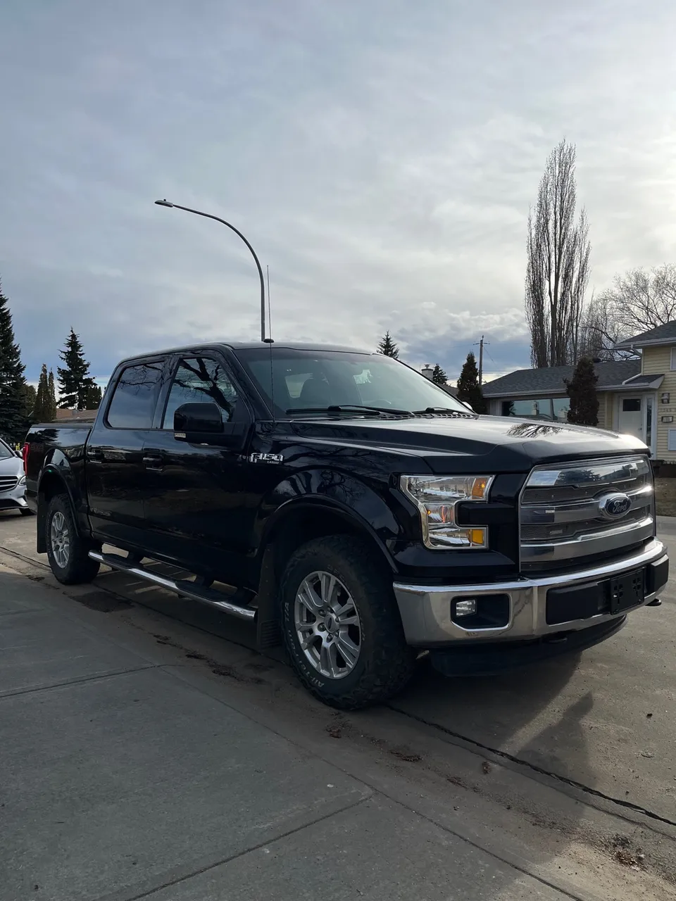 PENDING - 2016 FORD F150 LARIAT WITH LOW KM