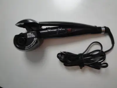 Ensemble de coiffure, en bonne état. 1: Fer à coiffer, à boucler automatique CONAIR INFINITI PRO Cur...