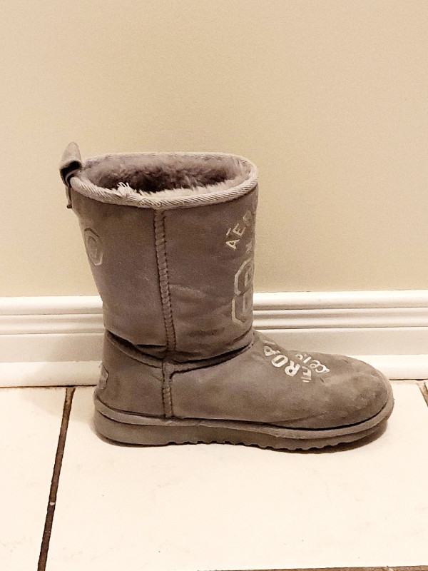 Light Gray Ugg Boots Size 7 in Women's - Other in Mississauga / Peel Region - Image 2