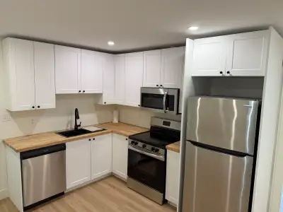 Recently renovated townhome bungalow with 2 bedrooms and 1 bathroom available for rent. Ductless hea...