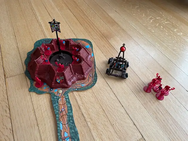 Siege - Catapult Board Game in Toys & Games in Ottawa - Image 3