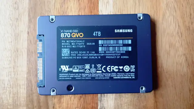 Disque SSD interne 870 QVO 4 TB-TO SATA 2,5 po de Samsung in System Components in Granby - Image 3