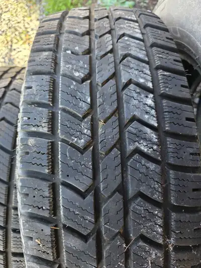 Arctic Claws $600 obo 255/70R18 Least than 1 season Tires only