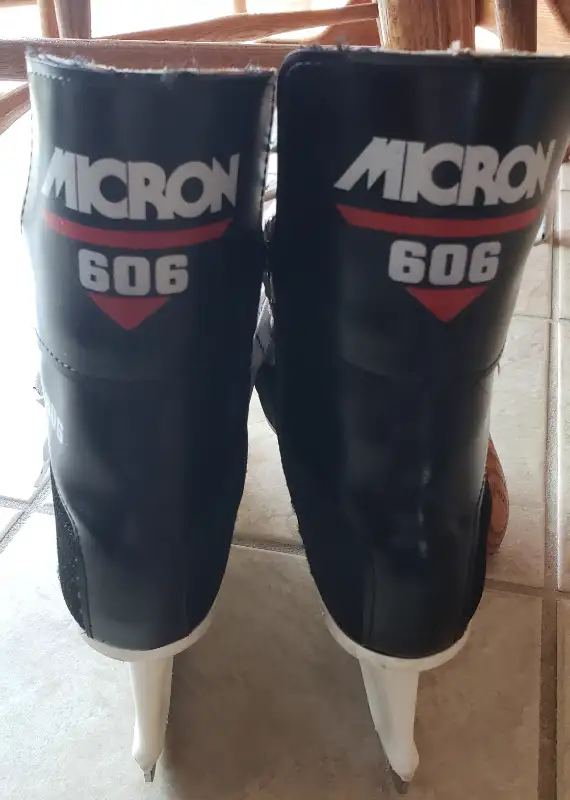 Youth Hockey Skates-Size 7 in Hockey in Oakville / Halton Region - Image 4