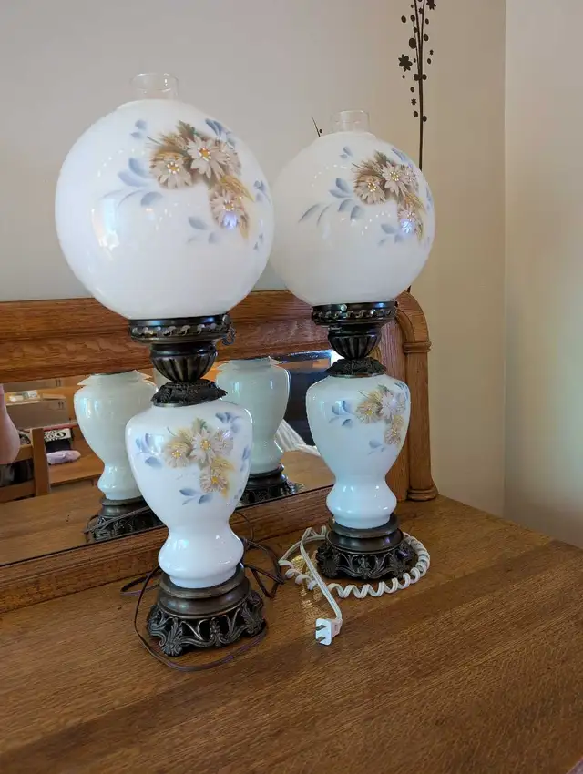 2 lampes vintage années 50 / 2 table lamps in Indoor Lighting & Fans in City of Montréal - Image 5