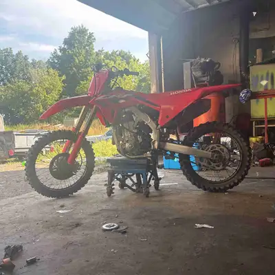2024 crf 450 r. Roughly 15 hours . No time to ride. Had it out 2 times this summer. Hate to see it s...