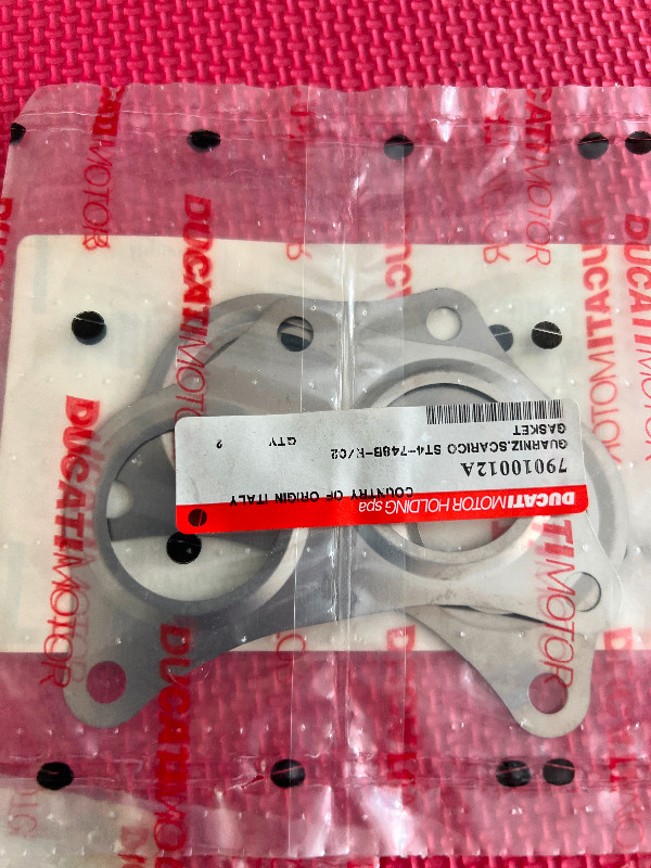 Ducati Exhaust Manifold Header Gaskets oem 79010012A ST4 748 916 in Other in City of Toronto - Image 2