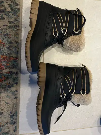 Winter boots, View more