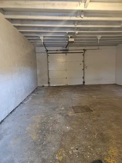 Garage à louer pour voiture, moto ou autre véhicule. Sécuritaire, non chauffé.