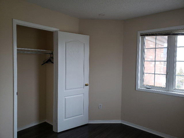 Room for rent on main floor of Mississauga home in Room Rentals & Roommates in Mississauga / Peel Region