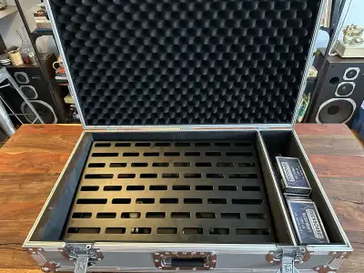 Rockboard Cinq 5.2 Pedalboard and Flightcase, View more