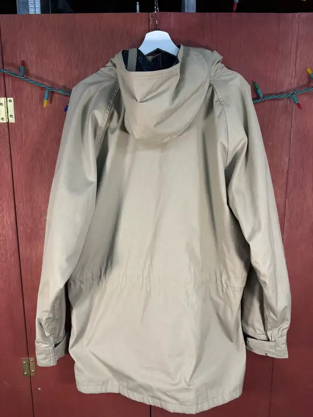 Vintage Eddie Bauer Men’s Parka Plaid Lined Full Zip Size Large in Men's in Calgary - Image 8