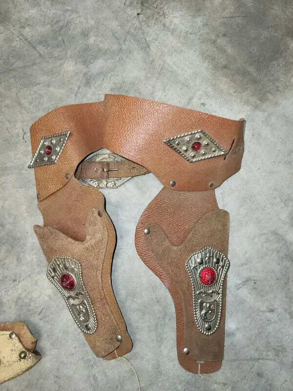 4 pairs of Vintage leather holster for cap guns in Arts & Collectibles in Hamilton - Image 3