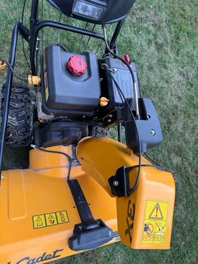 Soufleuse à neige Cub cadet 34 inch in Snowblowers in West Island - Image 6