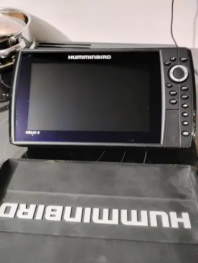 Humminbird Helix 9 MSI+ GPS G4N comes with mounting bracket cable hookups and transducer. mega side...