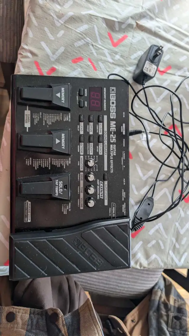 Boss ME25 multi-effect guitar pedal in Amps & Pedals in Cole Harbour - Image 2