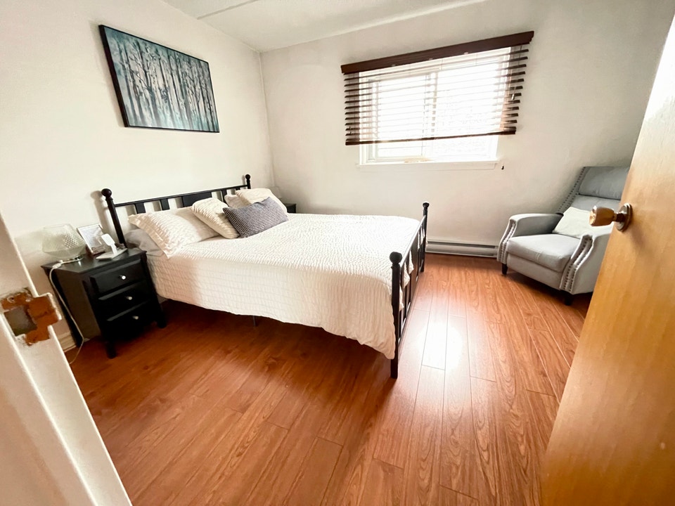 CENTRALLY LOCATED ONE BEDROOM Avail DEC 1ST 5