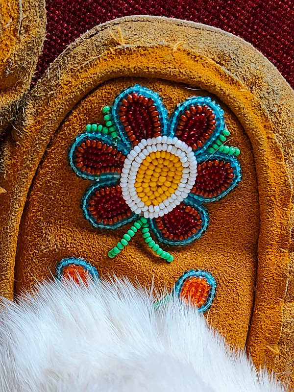 Vintage Beaded Leather & White Fur Mukluk 14"Calf Height) in Women's - Shoes in Winnipeg - Image 2