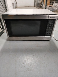 200$ // Micro-ondes Microwave PANASONIC 1200W