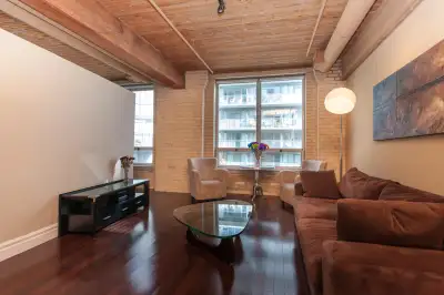Bright 700 sq sft Hard Loft - King West, $2800+utilities - OCT 1
