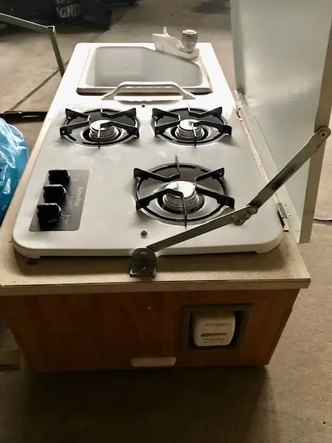 RV & Campers Gas Cooktop with cover, sink, and storage in RV & Camper Parts & Accessories in Edmonton - Image 3